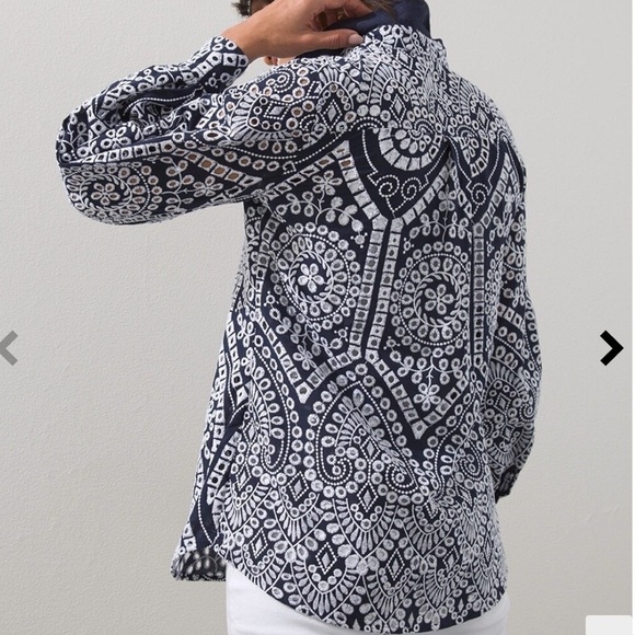 Chico´s Eyelet Billow Sleeve Shirt, size 8, Medium - Picture 4 of 8